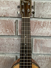 Load image into Gallery viewer, Ohana Pineapple Soprano Uke, Spruce